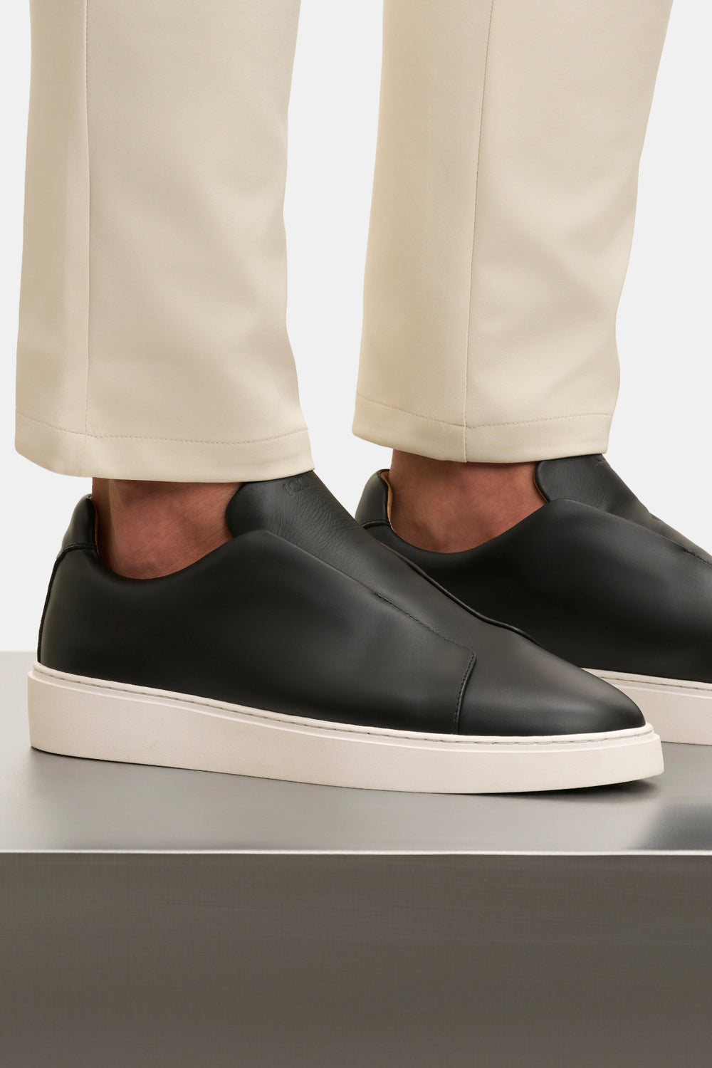 THE ZANO LEATHER TRAINER