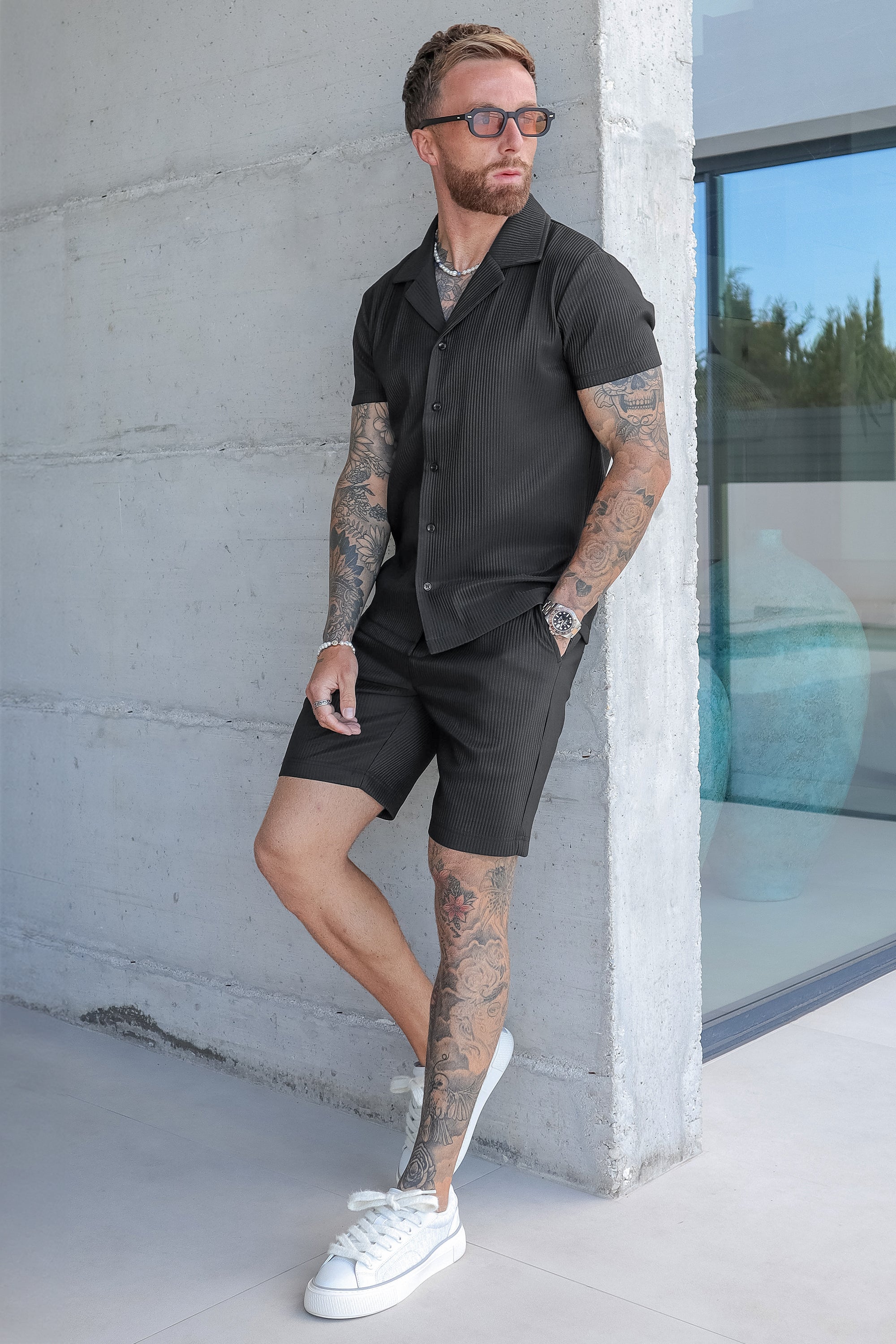 THE ICON. X ROSS CAMPBELL PLEATED SHORTS - BLACK