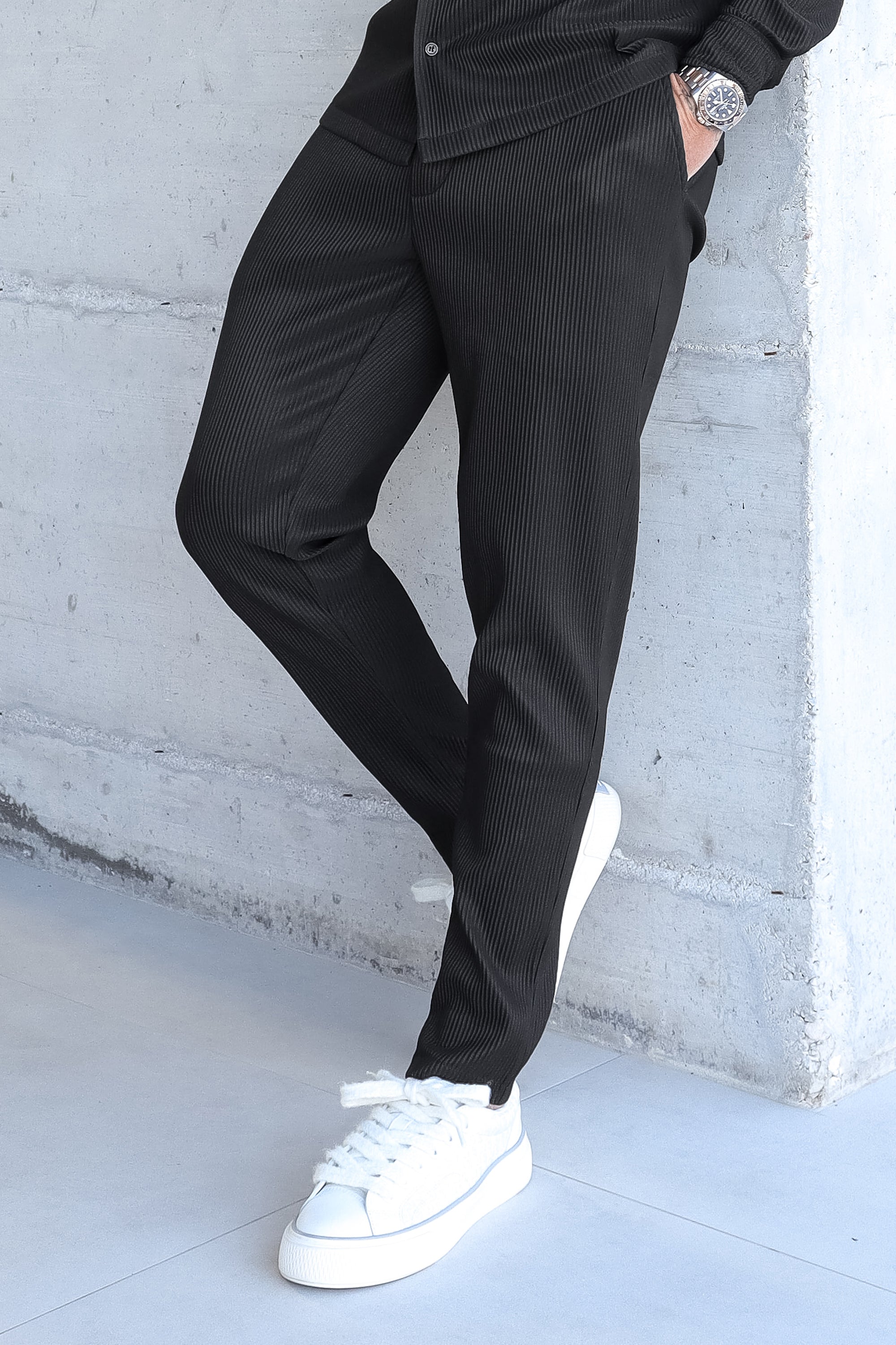 THE ICON. X ROSS CAMPBELL PLEATED TROUSERS - BLACK