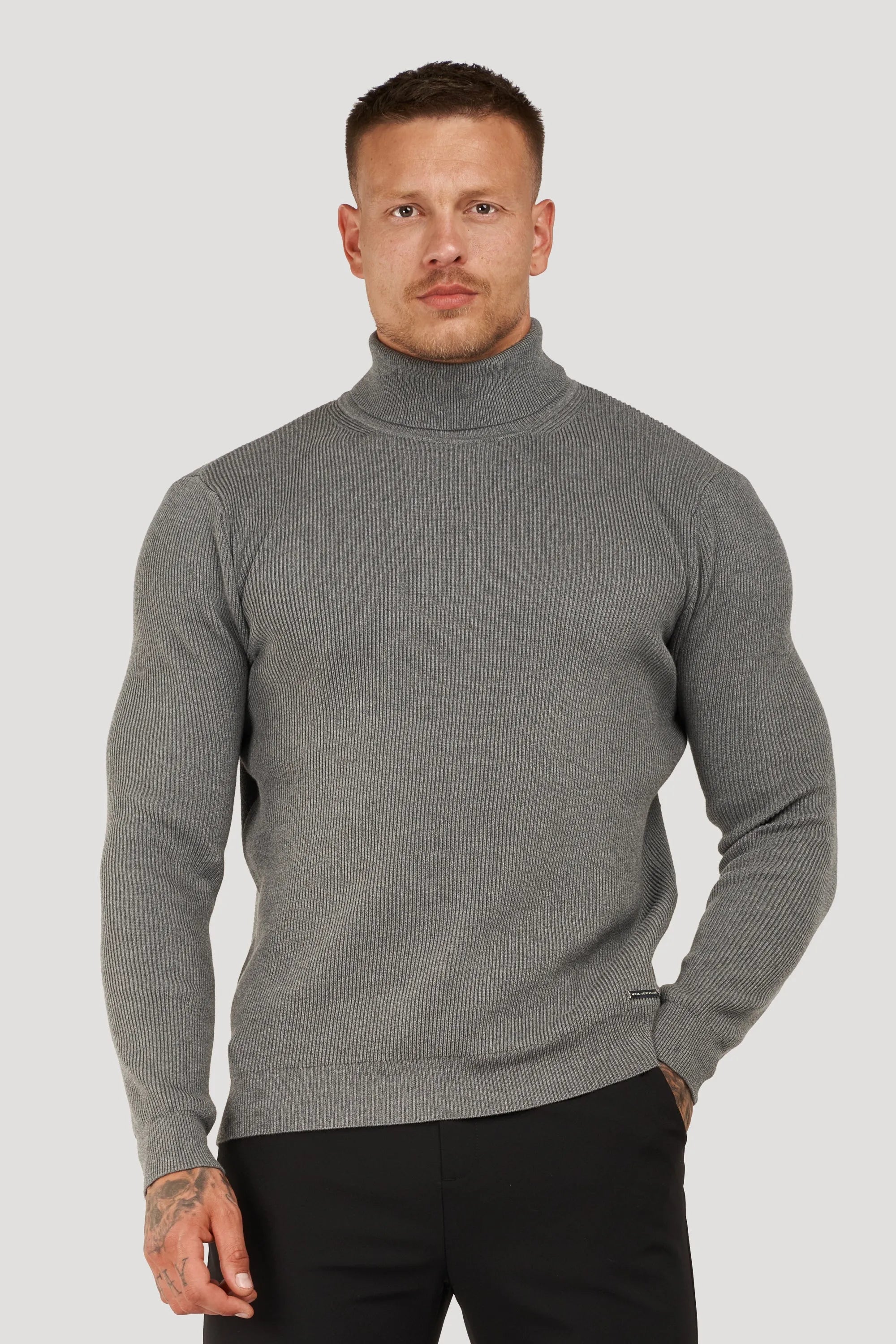 THE RENZO TURTLE NECK SWEATER - ICON. AMSTERDAM